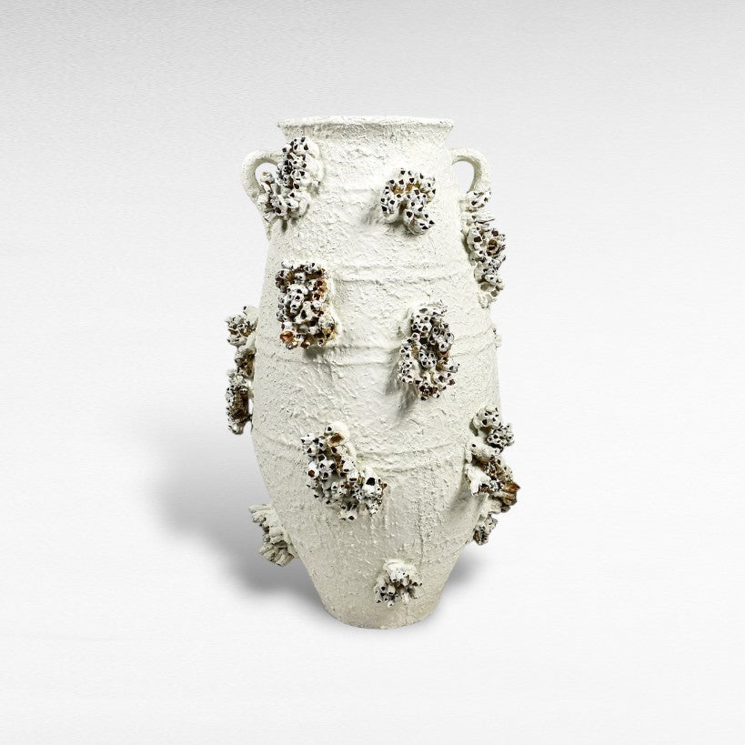 TERRACOTTA WHITE VASE WITH CORALS W40 |D40 |H90 CM