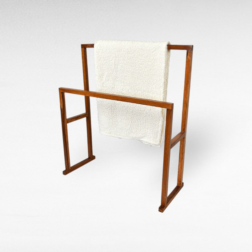 TOWEL HANGER