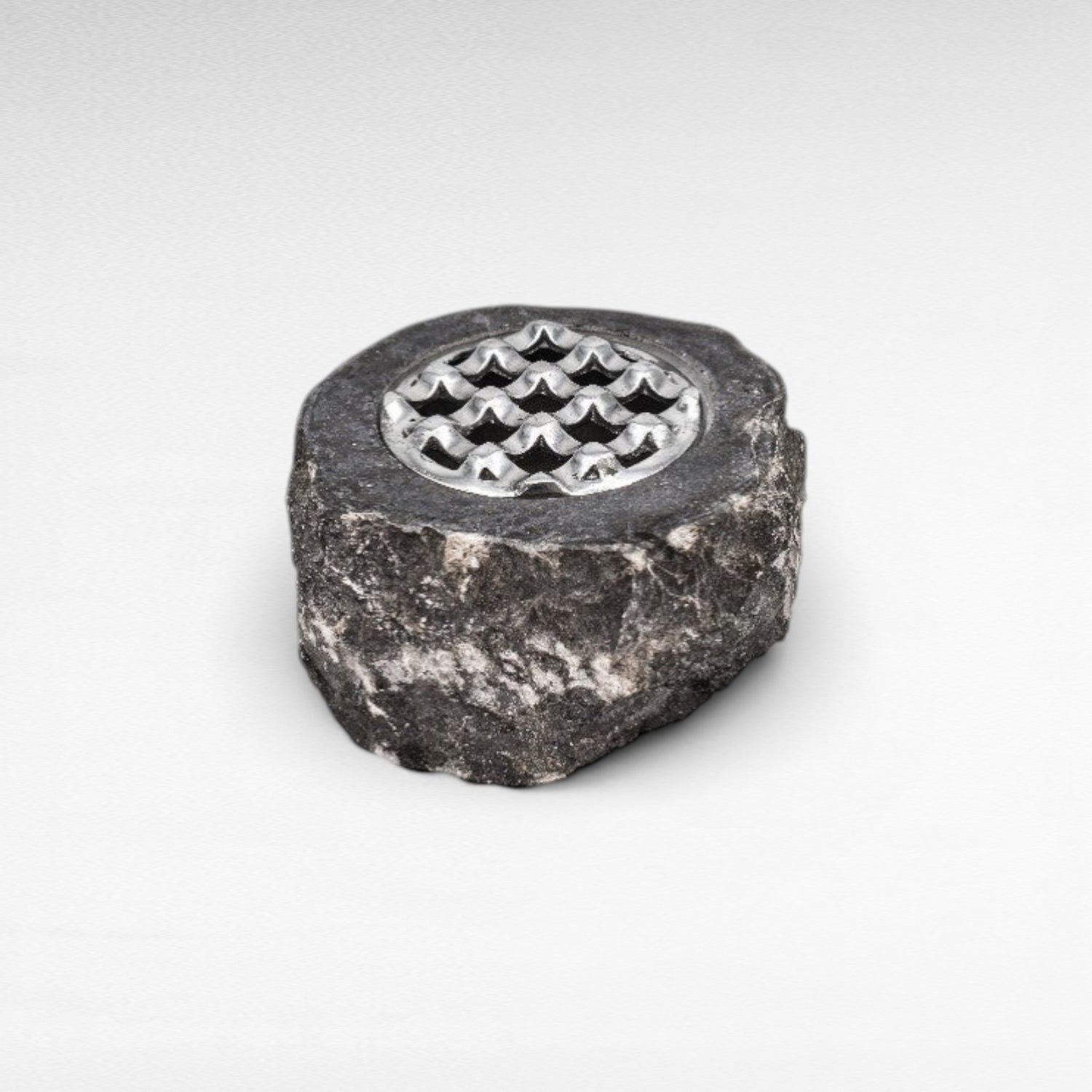ASHTRAY STONE DARK GREY W12 |D12 |H7 CM