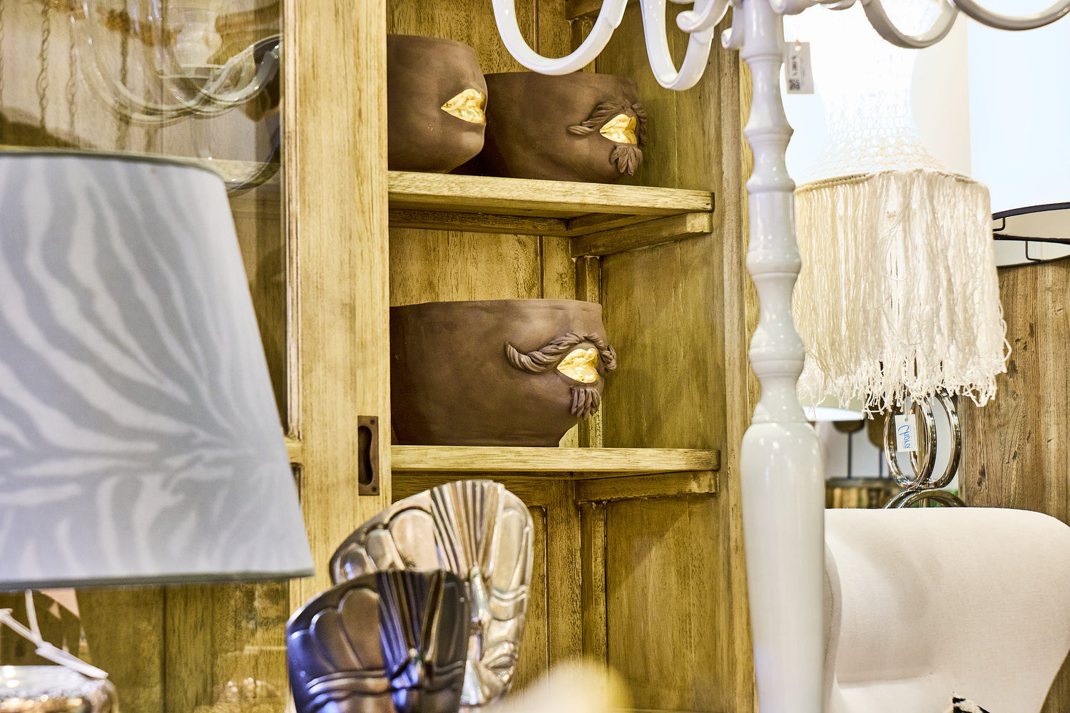 VITRINE OLIVE COLOR CEDAR & DURIAN WOOD W120 |D40 |H210 cm