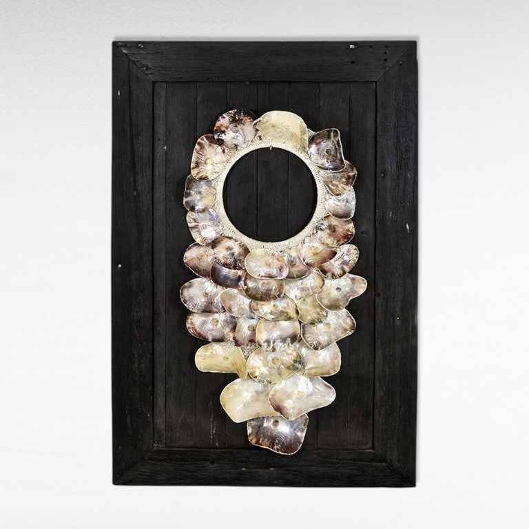Bold Black Frame Necklace – Dramatic Elegance for Every Occasion