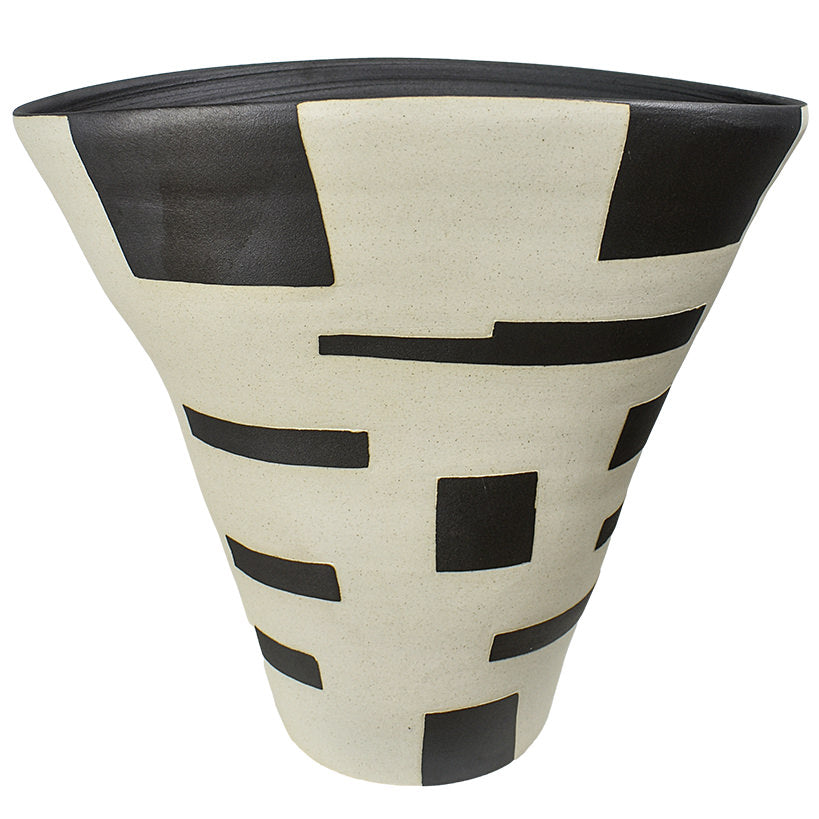 LINES & SQUARES VASE MEDIUM