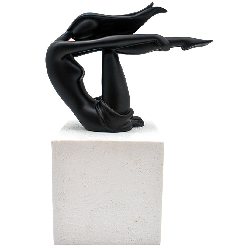 Elegant Women Figurine – Timeless Sophistication for Your Space