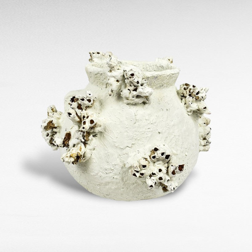 TERRACOTTA WHITE VASE WITH CORALS W40 |D40 |H30 CM