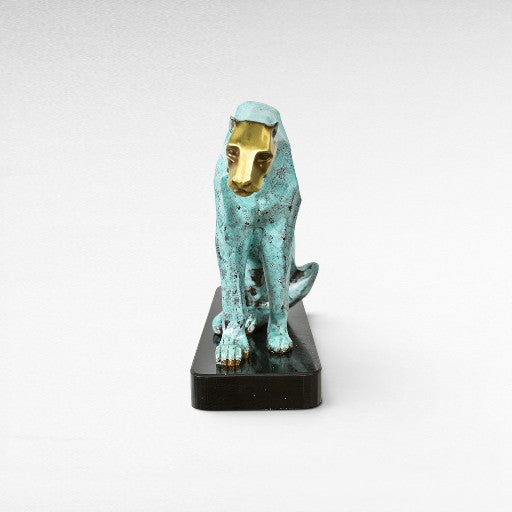 SITTING PUMA