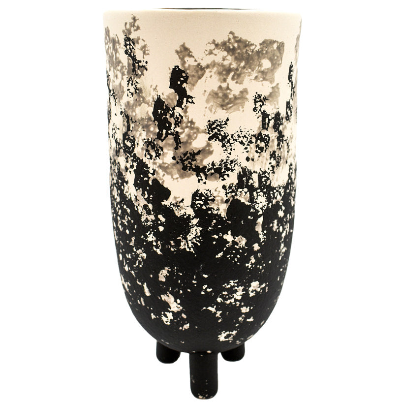 Chic Black & White Decorative Vase – Elevate Your Space with Elegance ✨