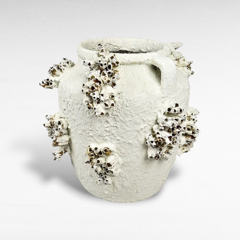 TERRACOTTA WHITE VASE WITH CORALS W40 |D40 |H40 CM