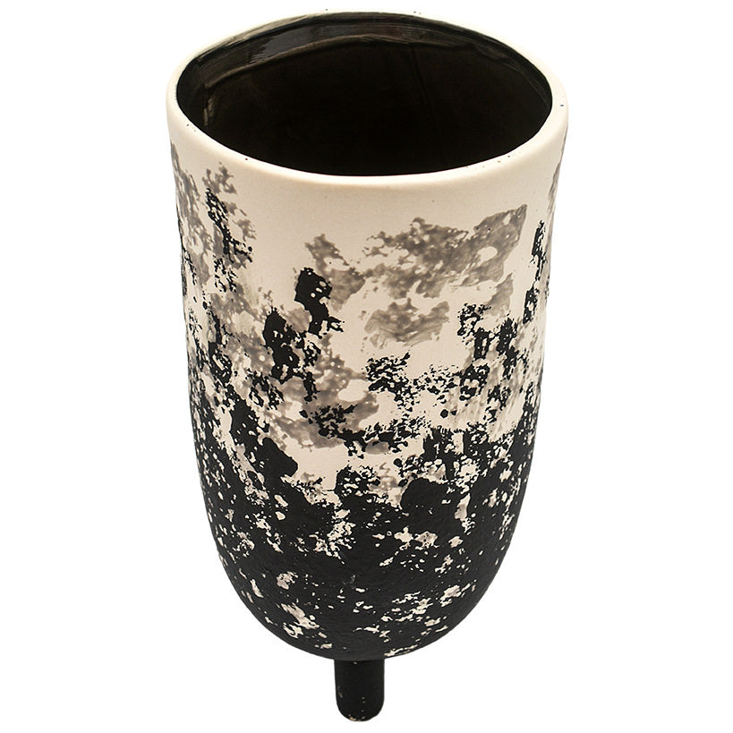 Chic Black & White Decorative Vase – Elevate Your Space with Elegance ✨