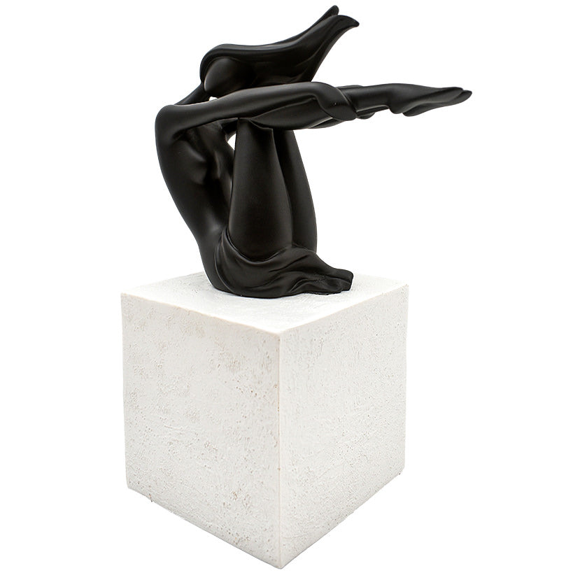 Elegant Women Figurine – Timeless Sophistication for Your Space