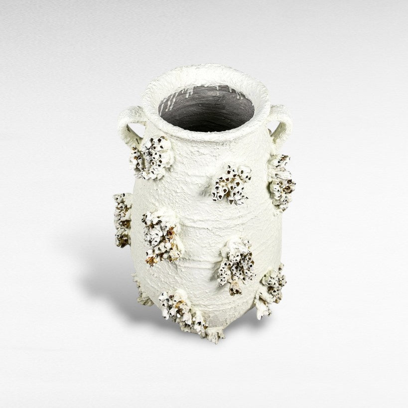 TERRACOTTA WHITE VASE WITH CORALS W40 |D40 |H90 CM