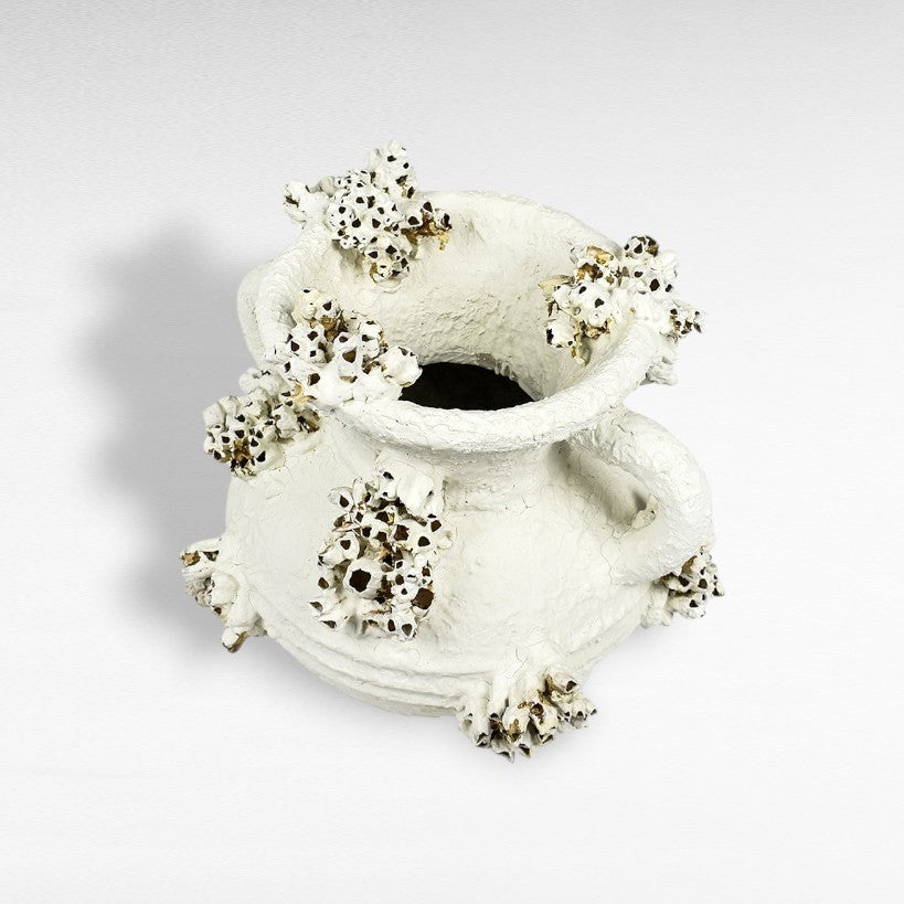 TERRACOTTA WHITE VASE WITH CORALS W45 |D40 |H35 CM