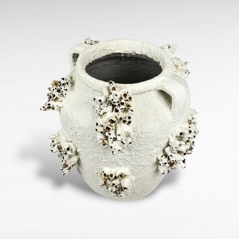 TERRACOTTA WHITE VASE WITH CORALS W40 |D40 |H40 CM