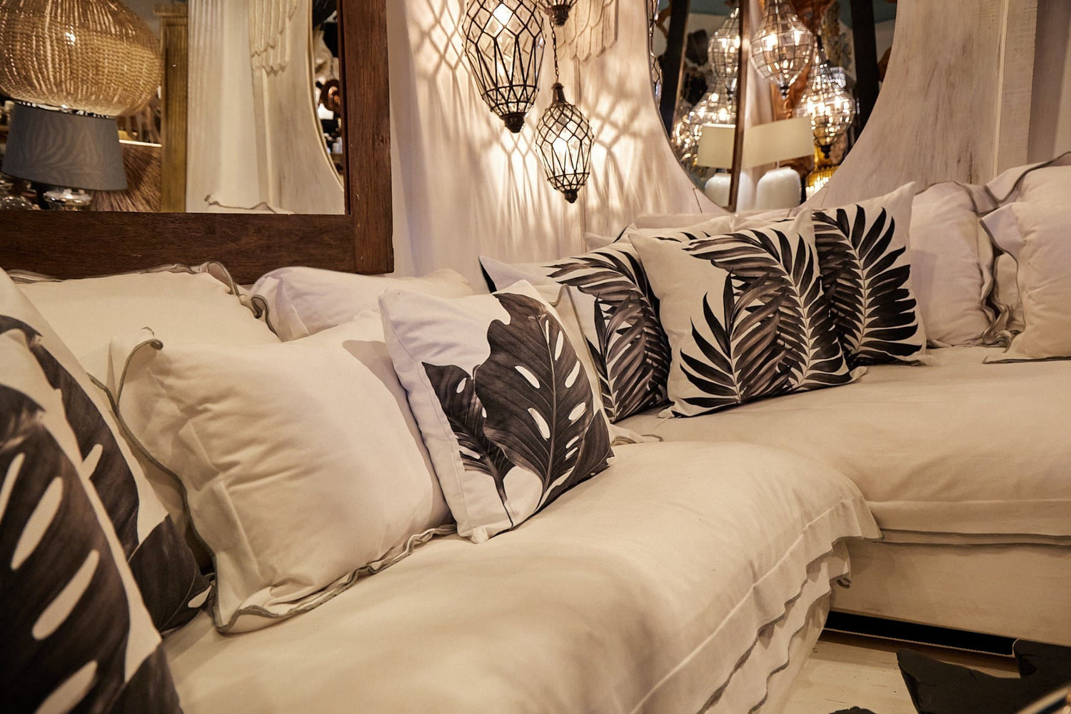 PILLOW BLACK & WHITE SHAVED VELVET WITH BLACK TROPICAL PRINT W55 |D55 CM
