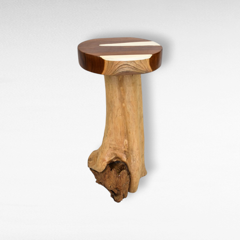 Χειροποίητο σκαμπό μπαρ Chora Barefoot Luxury Living από ξύλο teak με λευκή ρητίνη και φυσικό κορμό