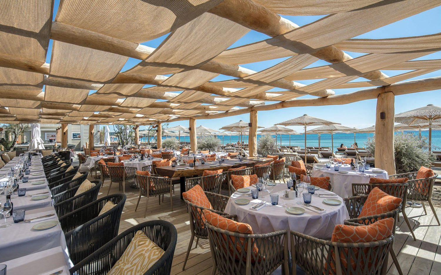 Byblos-Beach-Le-Restaurant-Hotel-Byblos-Saint-Tropez-5-1600x1000_44806d48-2514-4fab-9bb6-1f58ae858b0e - Chora Barefoot Luxury Living