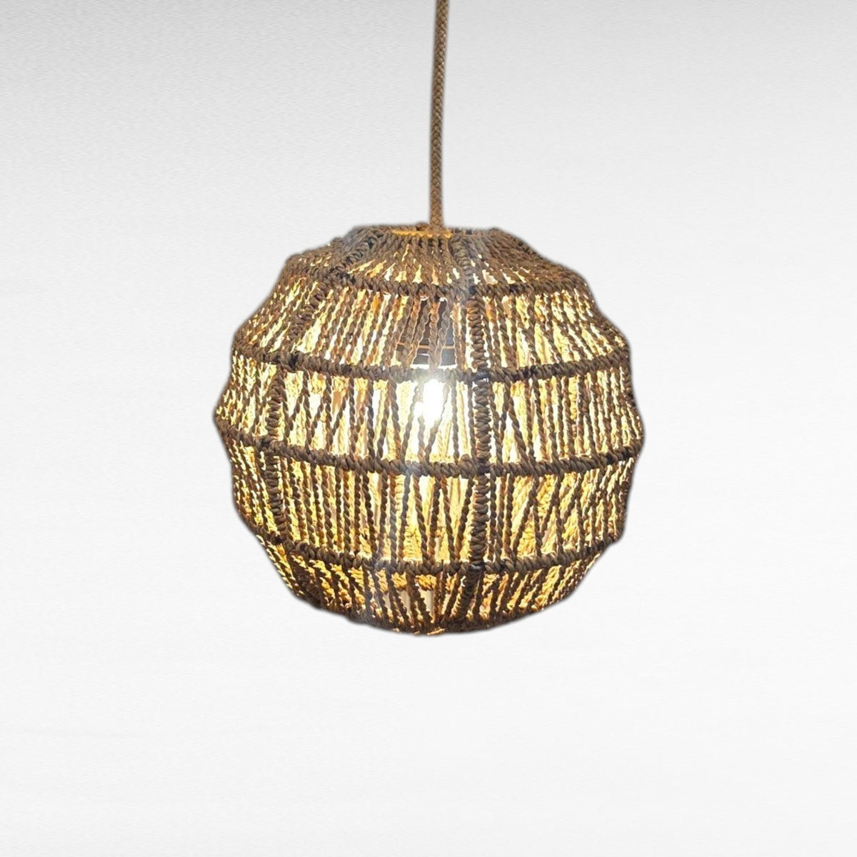 NATURAL GRASS LAMPSHADE