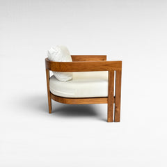 Chora Barefoot Luxury Living round teak sofa with white cushions. Features a curved backrest and D100 cm diameter.