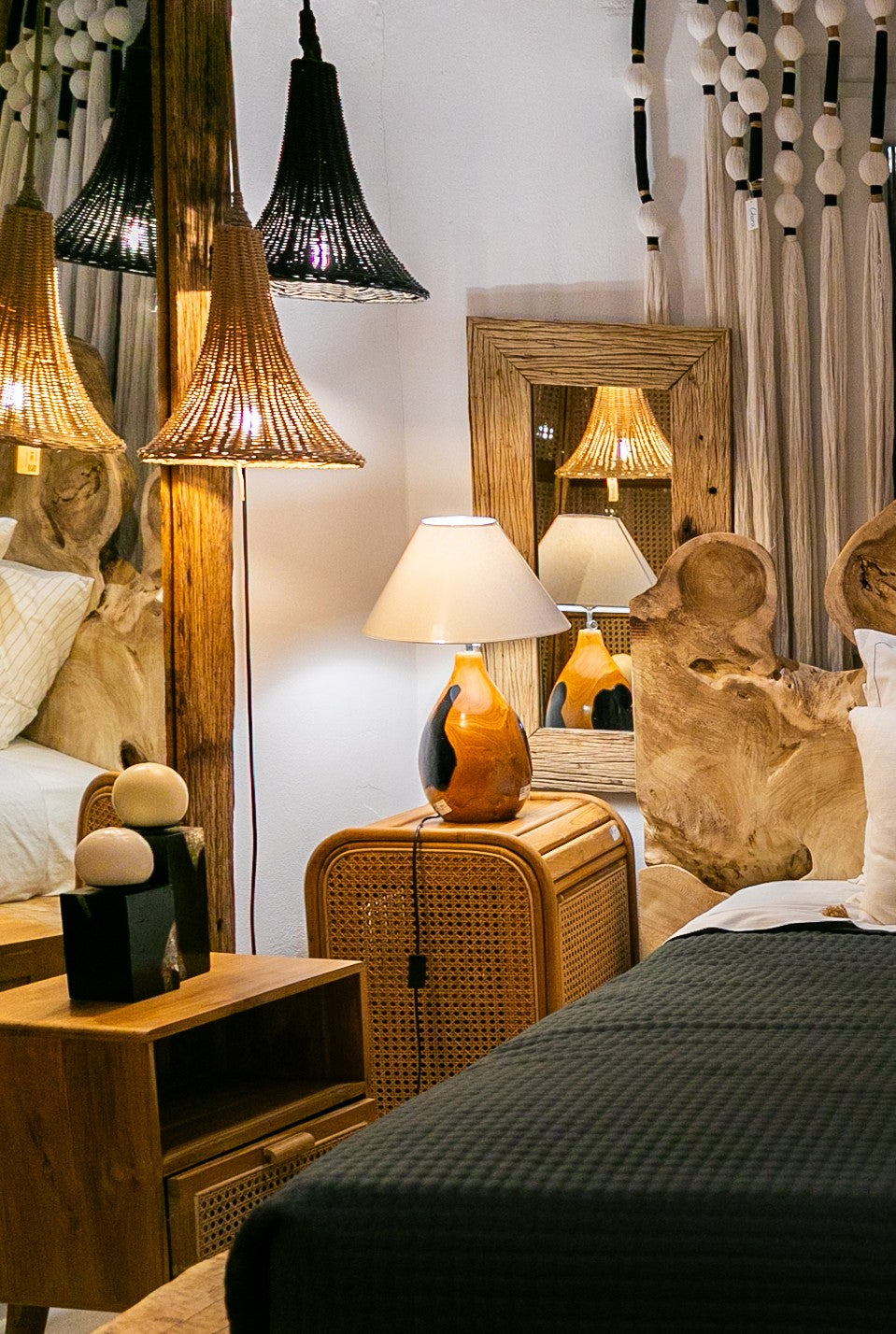 TABLE LAMP TEAK WOOD & RESIN BLACK