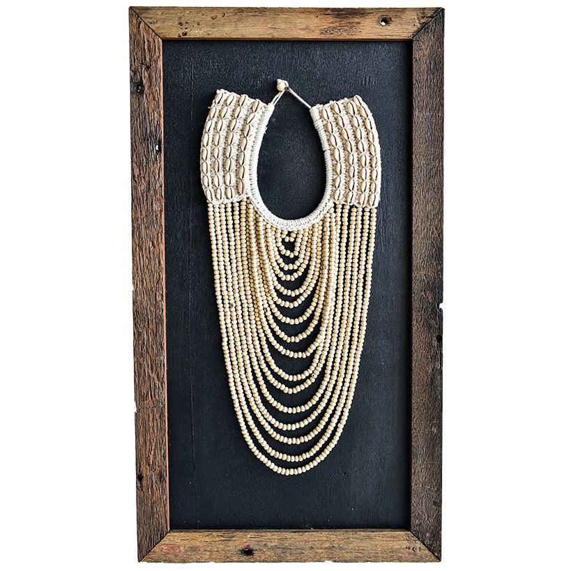 SHELL NECKLACE WITH FRAME 50x4x90cm